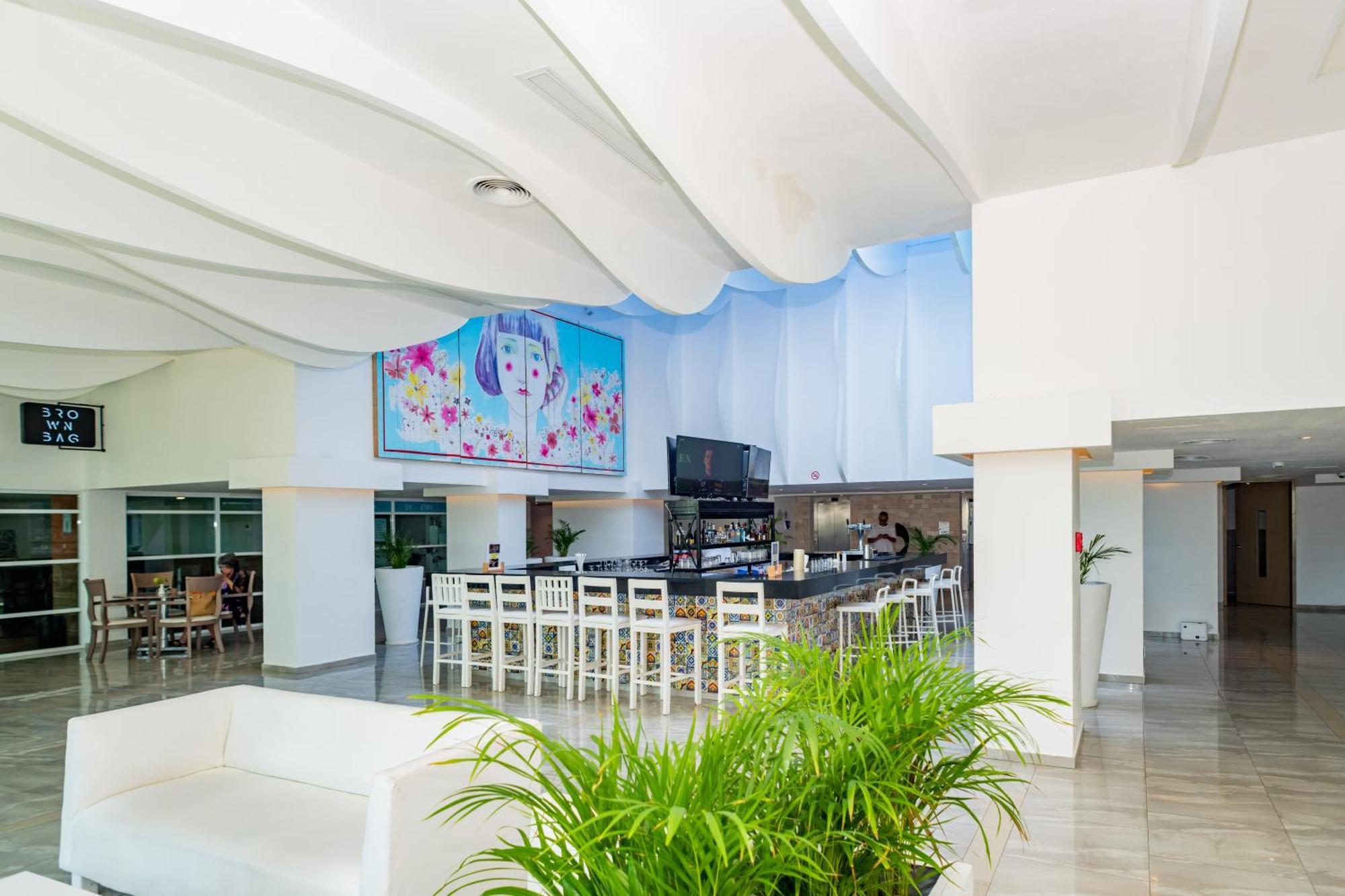 Ocean View In Complex Apartment